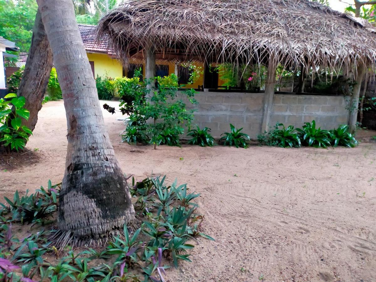 Hotel Eastwind Surf Camp Arugam Bay Esterno foto