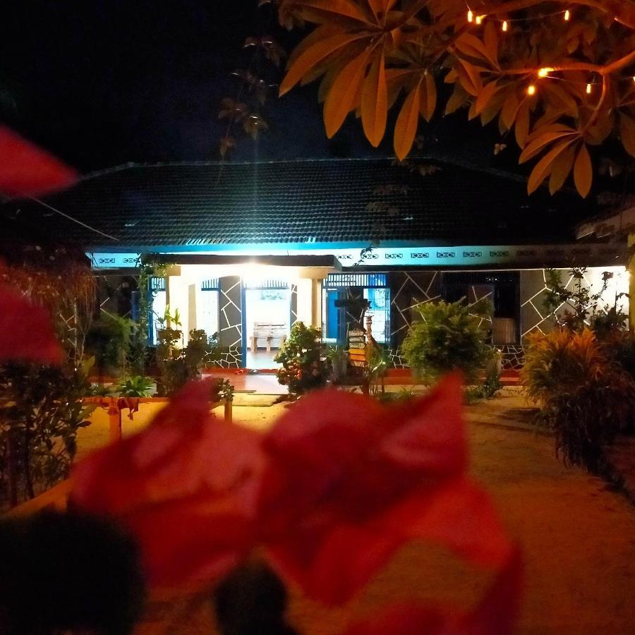 Hotel Eastwind Surf Camp Arugam Bay Esterno foto