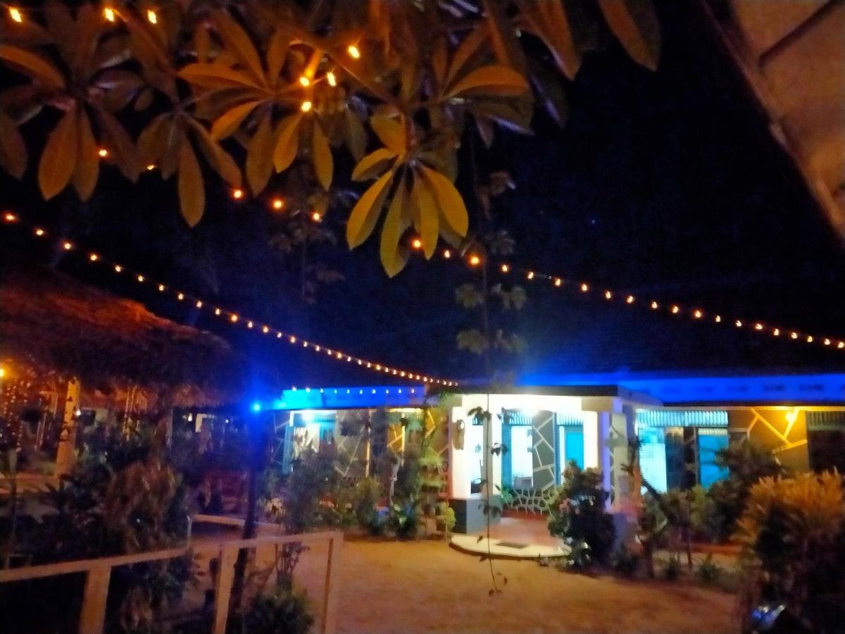 Hotel Eastwind Surf Camp Arugam Bay Esterno foto