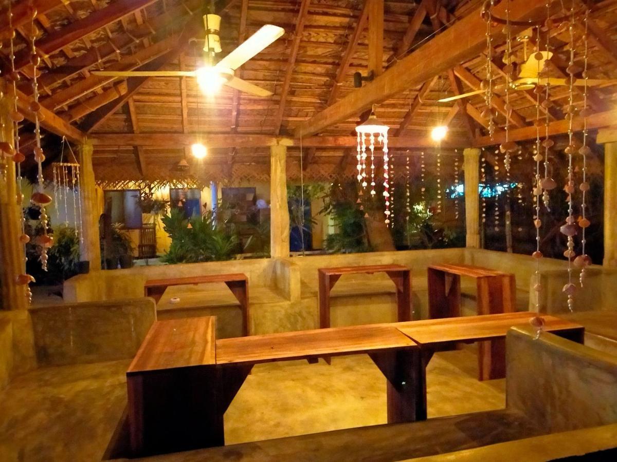 Hotel Eastwind Surf Camp Arugam Bay Esterno foto