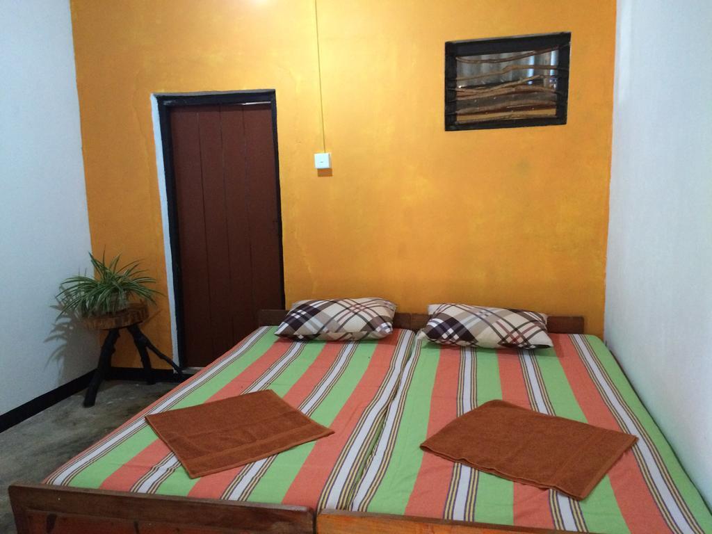Hotel Eastwind Surf Camp Arugam Bay Esterno foto