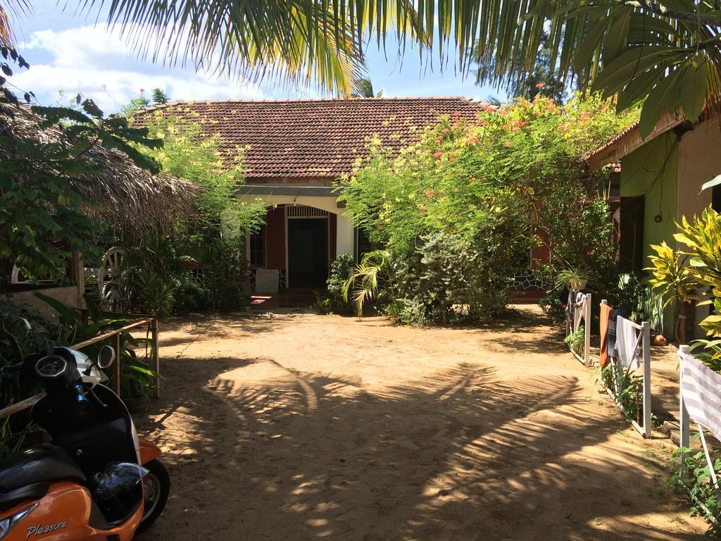 Hotel Eastwind Surf Camp Arugam Bay Esterno foto