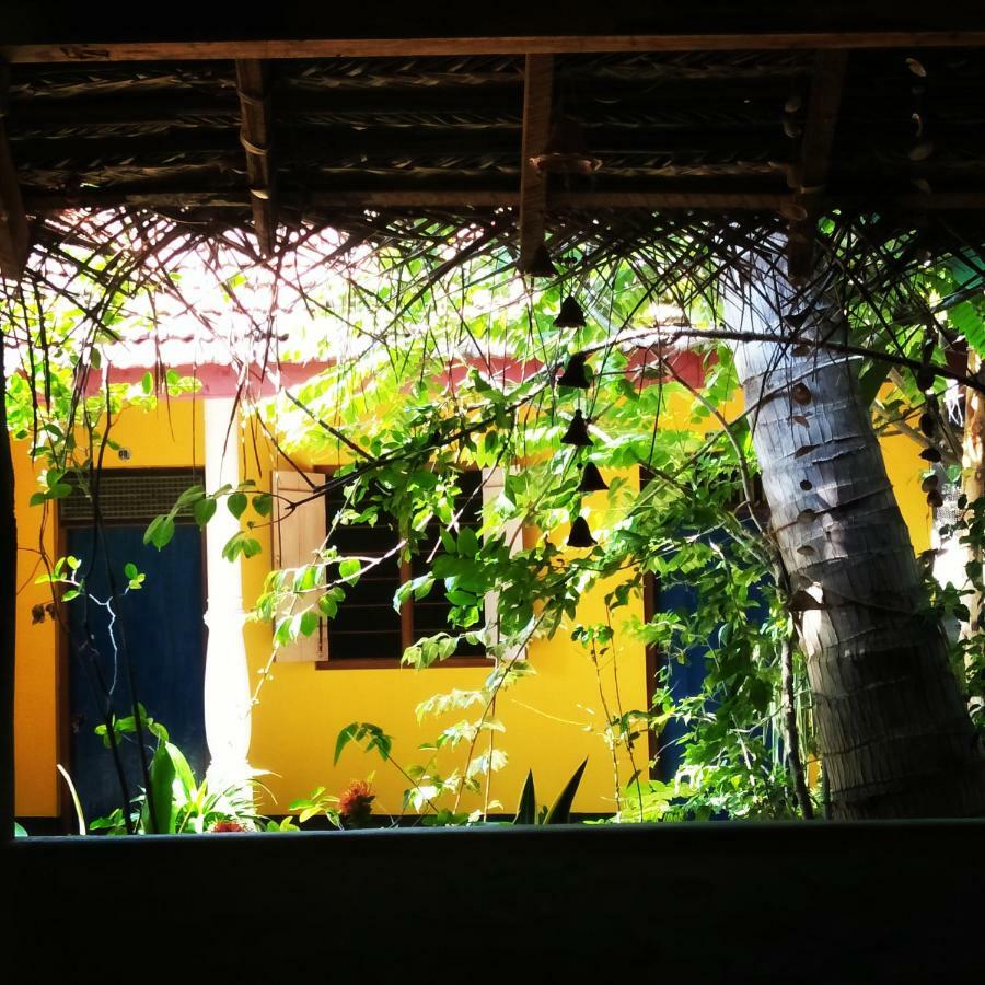 Hotel Eastwind Surf Camp Arugam Bay Esterno foto